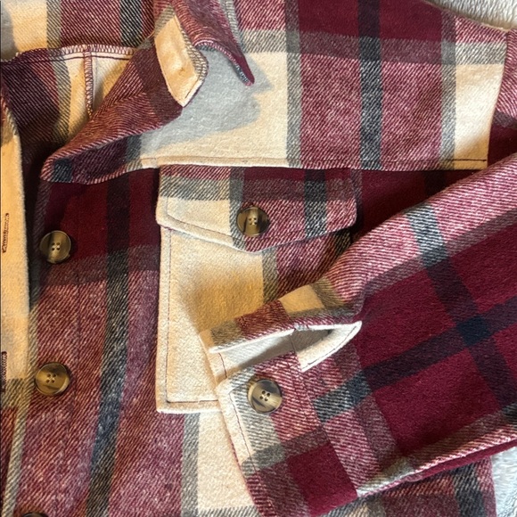 Shacket - Picture 3 of 3